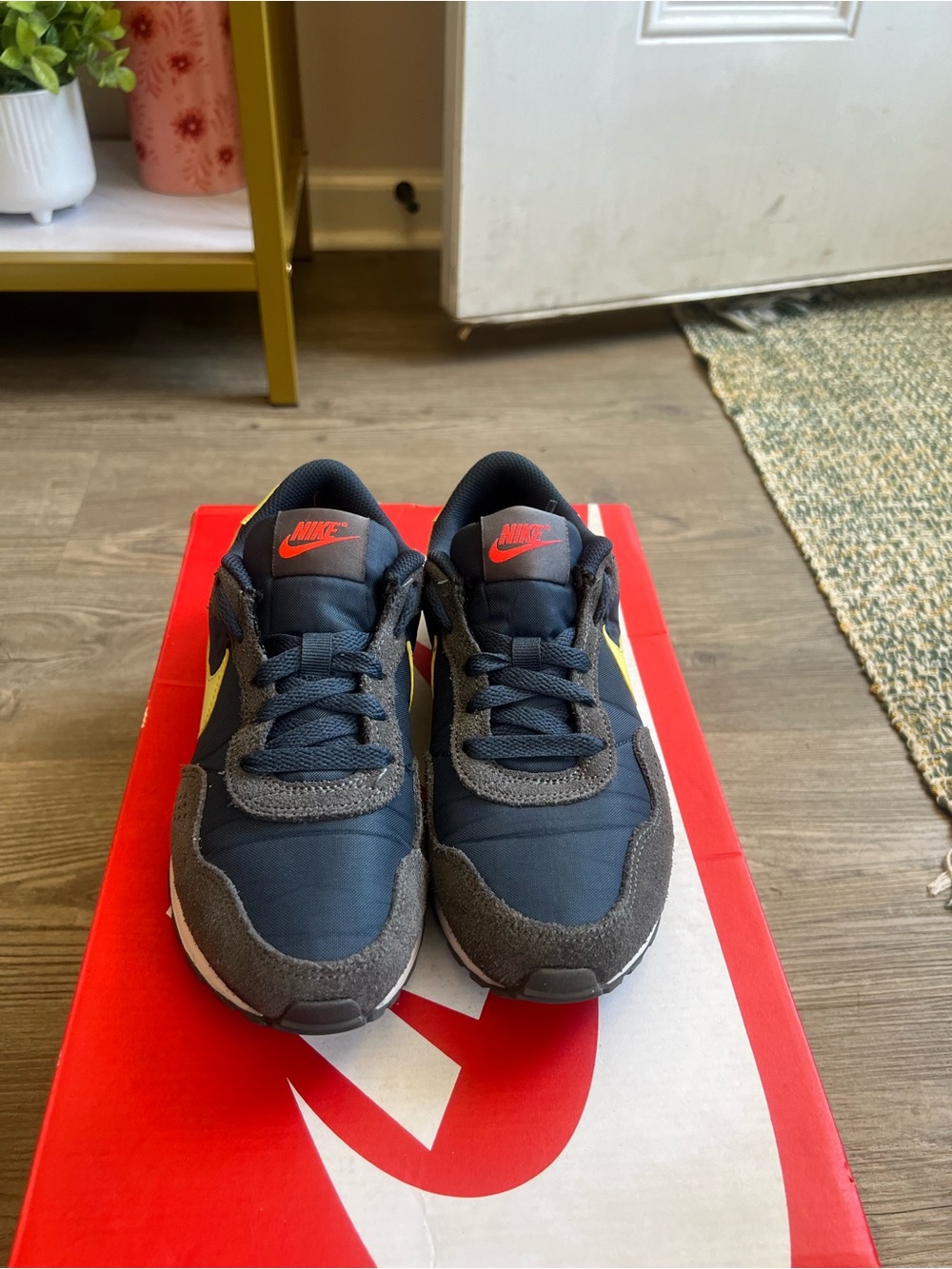Nike MD Valiant GS ‘Deep Ocean Limelight’ CN8558-400 Size 4.5Y - Picture 2 of 7